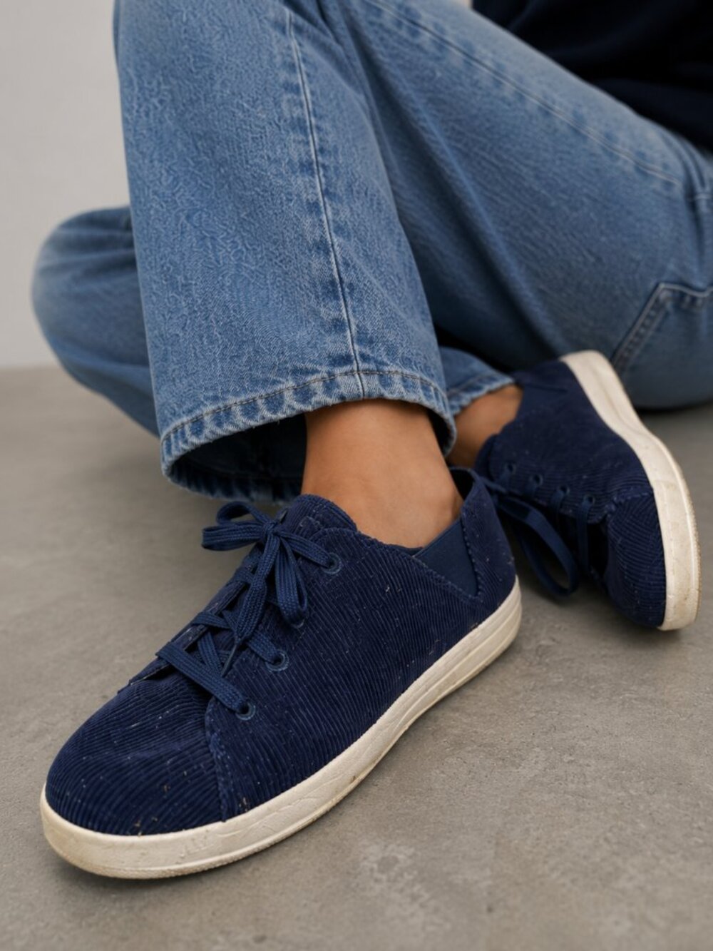 FitFlop Women's Navy Blue Corduroy Low Top Lace Up Sneakers Size 9‎